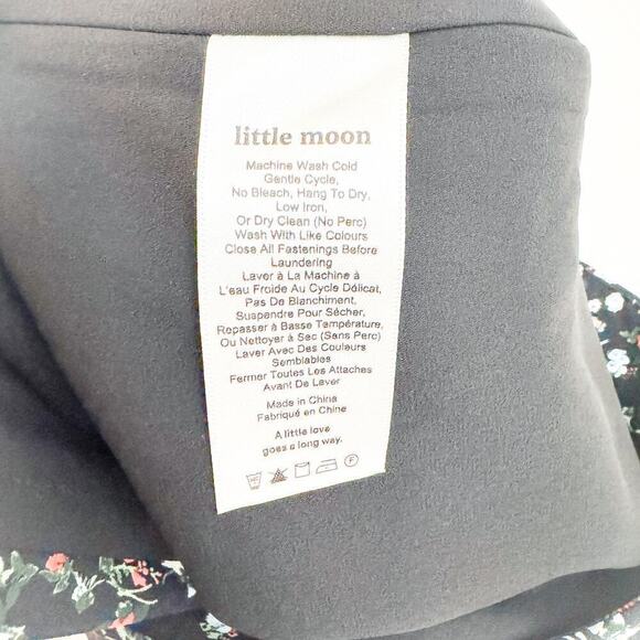 Little Moon Aritzia Navy Flower Print Mini Skirt Size Small MINT - Picture 4 of 6